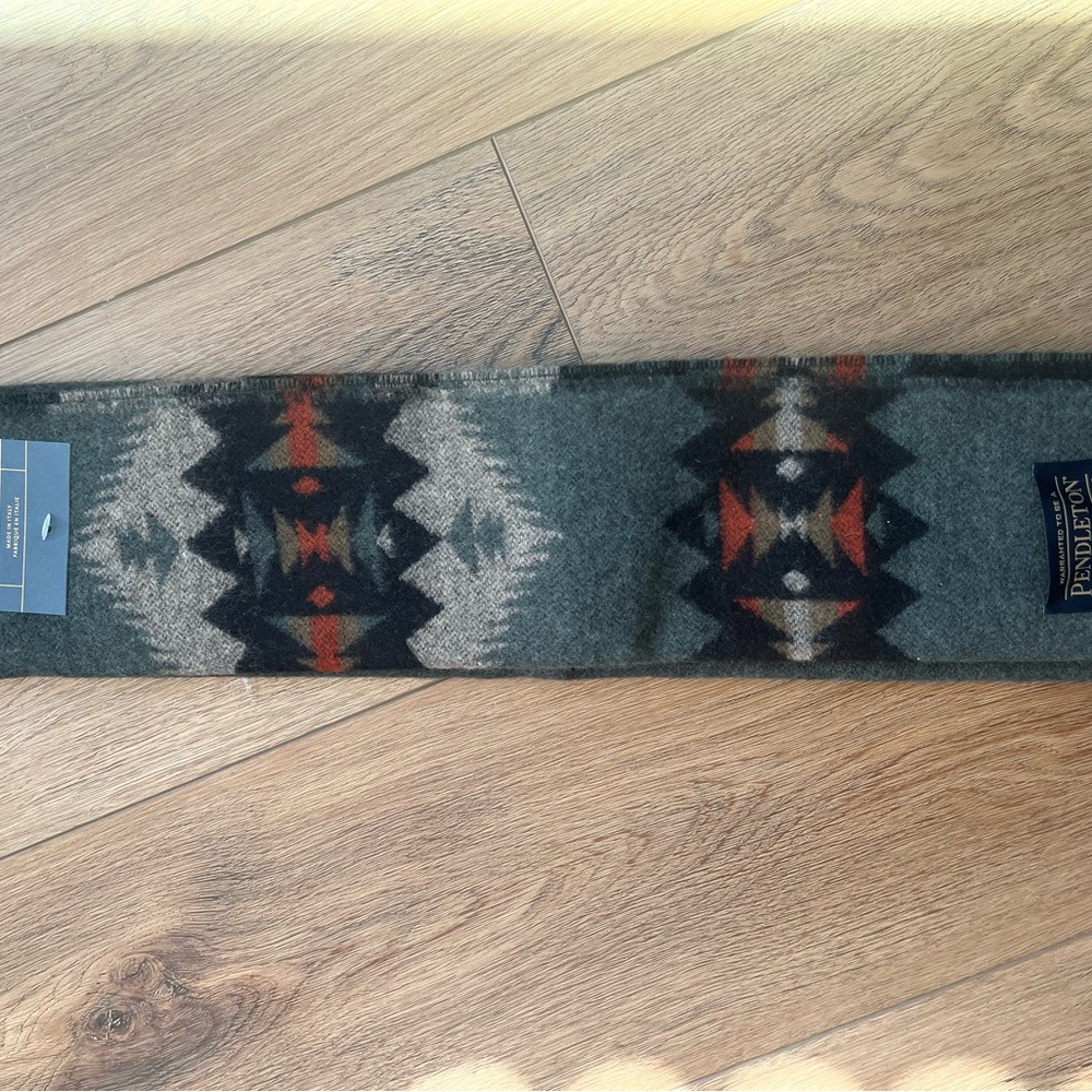 Pendleton Geometric Pattern Scarf - Gray and Red